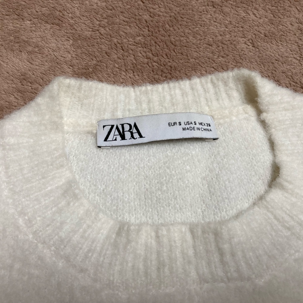 Zara White Sweater with Black Accents - Picture 7 of 10